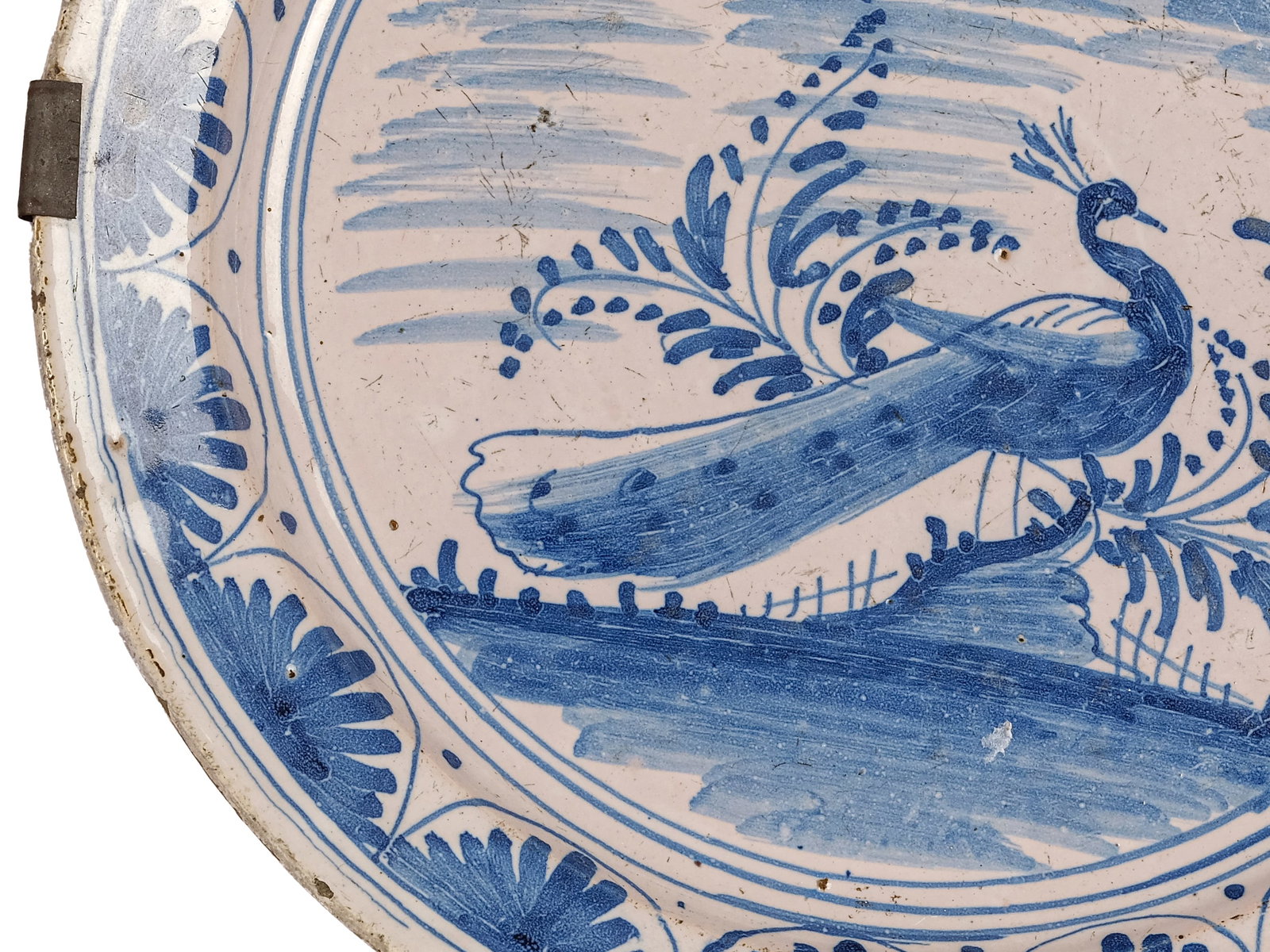 BUNDLE: 4 EARTHENWARE PLATES, BLUE-DECORATED EARTHENWARE - 5