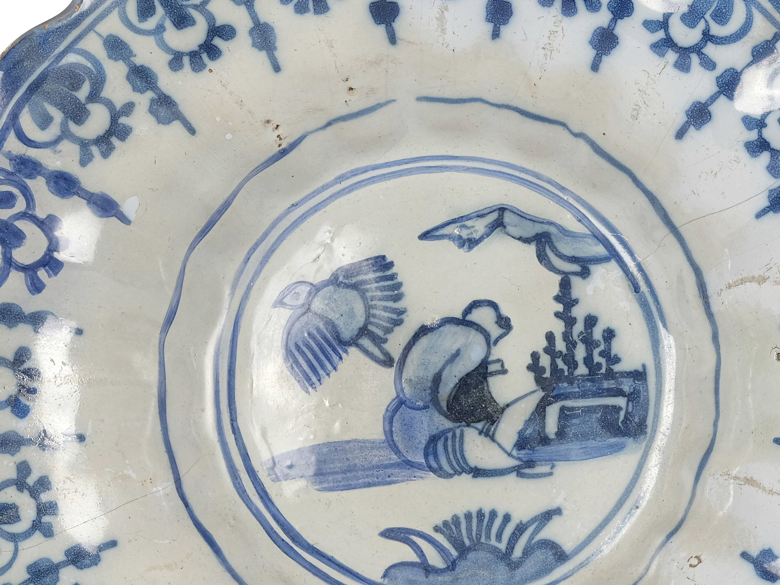 BUNDLE: 4 EARTHENWARE PLATES, BLUE-DECORATED EARTHENWARE - 6