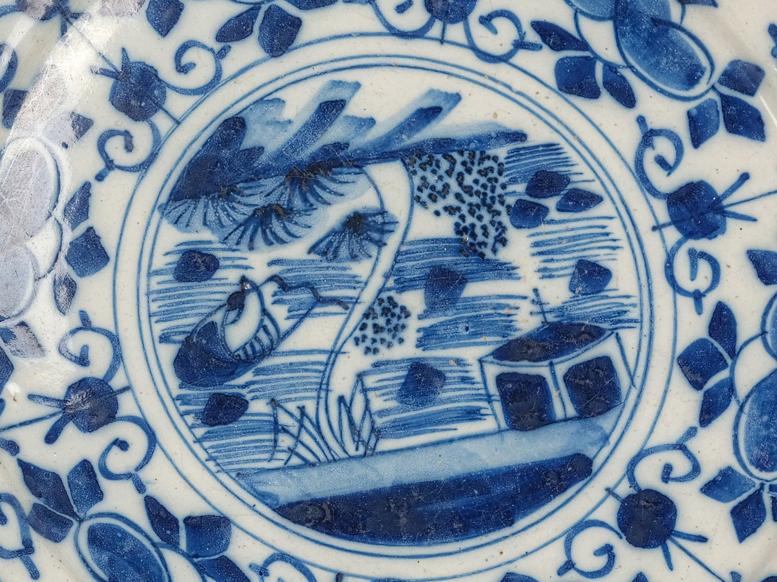 BUNDLE: 4 EARTHENWARE PLATES, BLUE-DECORATED EARTHENWARE - 7