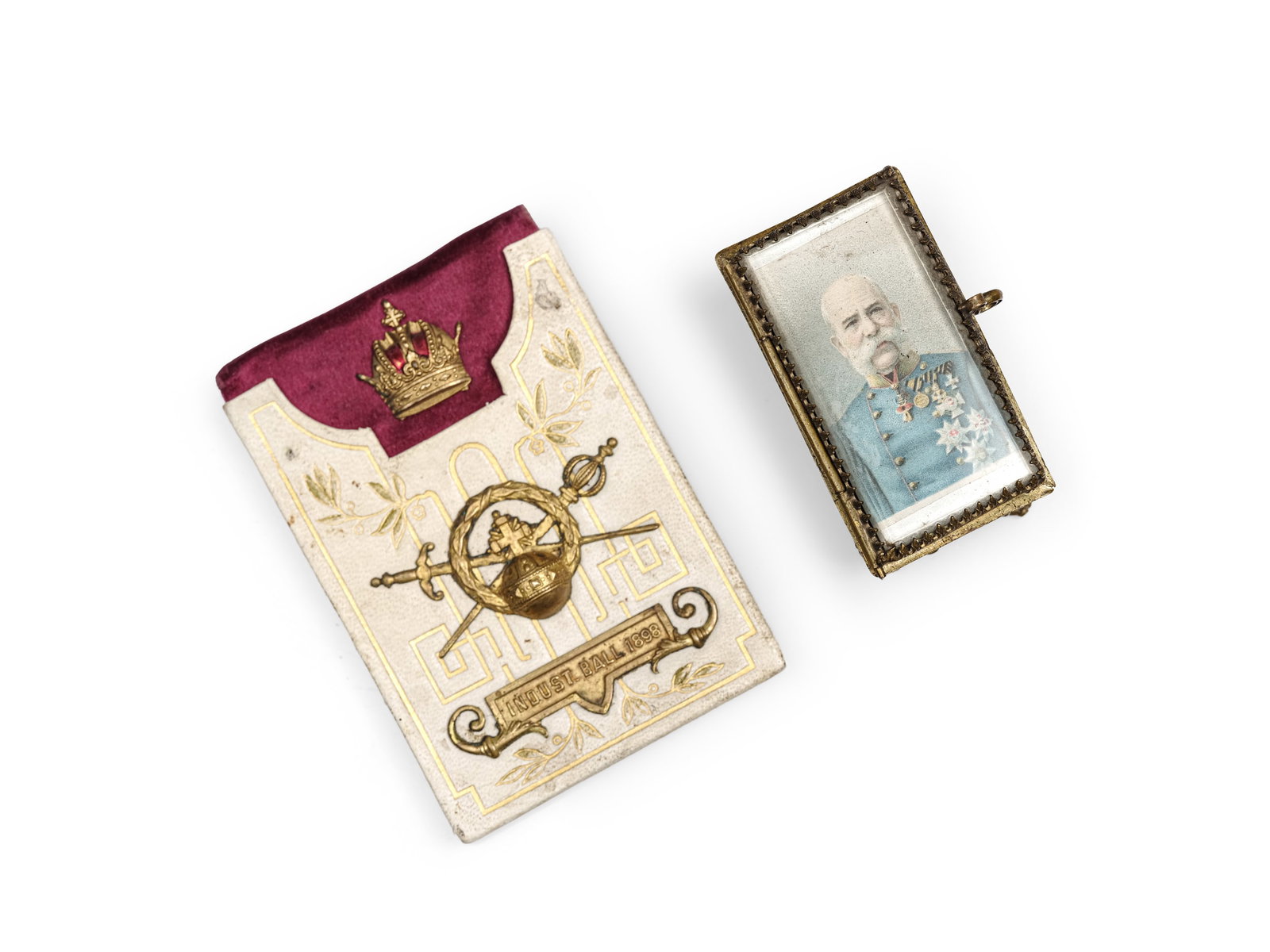 BUNDLE OF 2 BALL PENDANTS: Bundle of 2 ball pendantsLength 10 cm, width 7 cmCase length 6 cm, height 4.5 cm