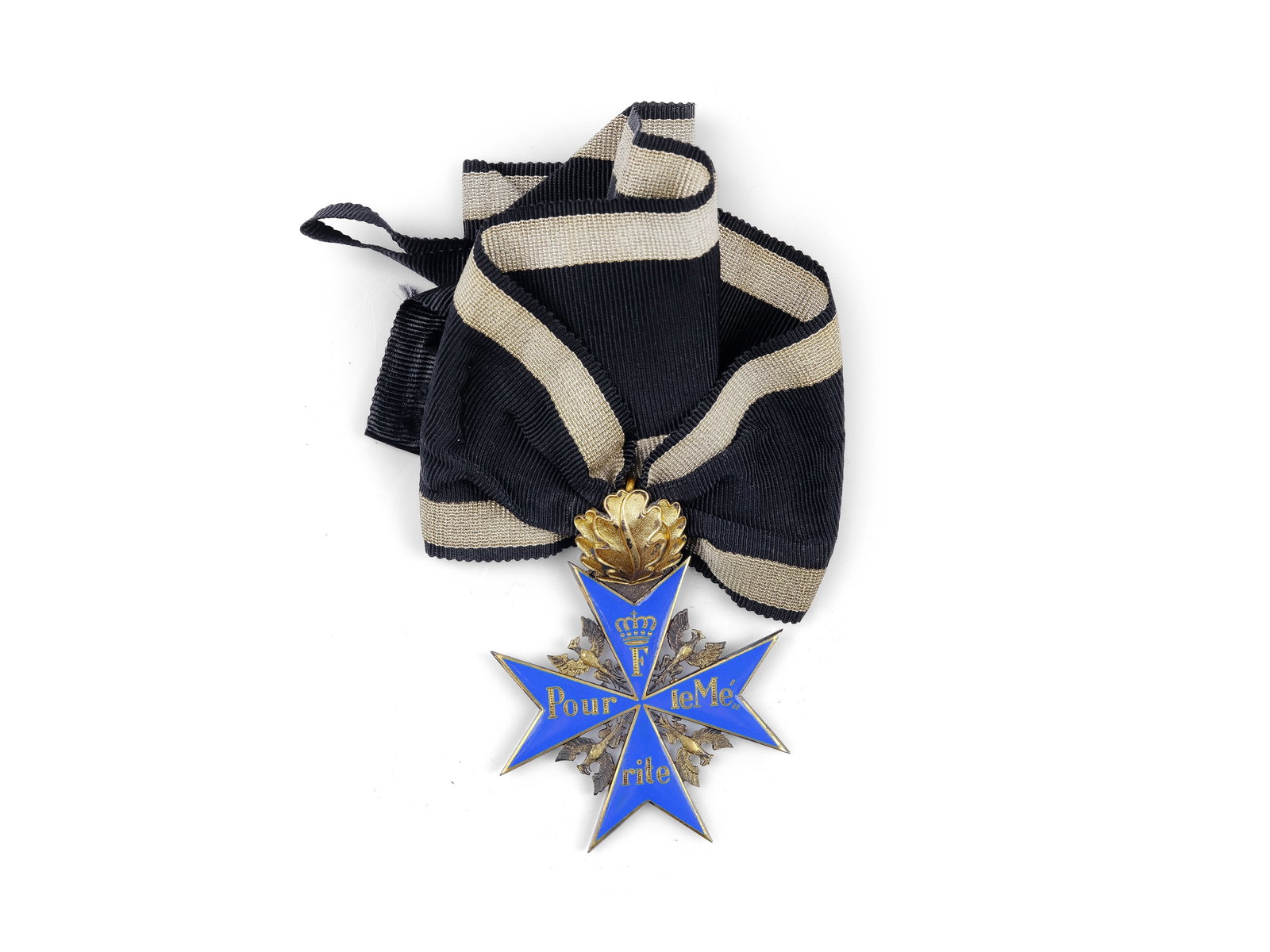 ORDER, PRUSSIA-GERMANY: OrderPrussia-GermanyAfter 1917Gilt silverC. F. Rote "Pour le Merite"7 x 5.5 cmTotal weight 40 g