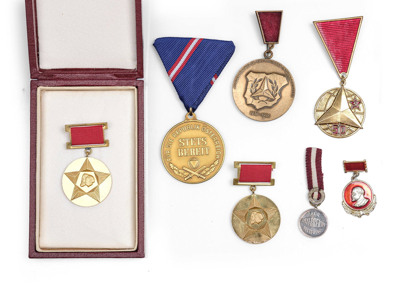 BUNDLE OF 7 DIFFRENT ORDERS AND MEDALS: Bundle of 7 different orders and medals
