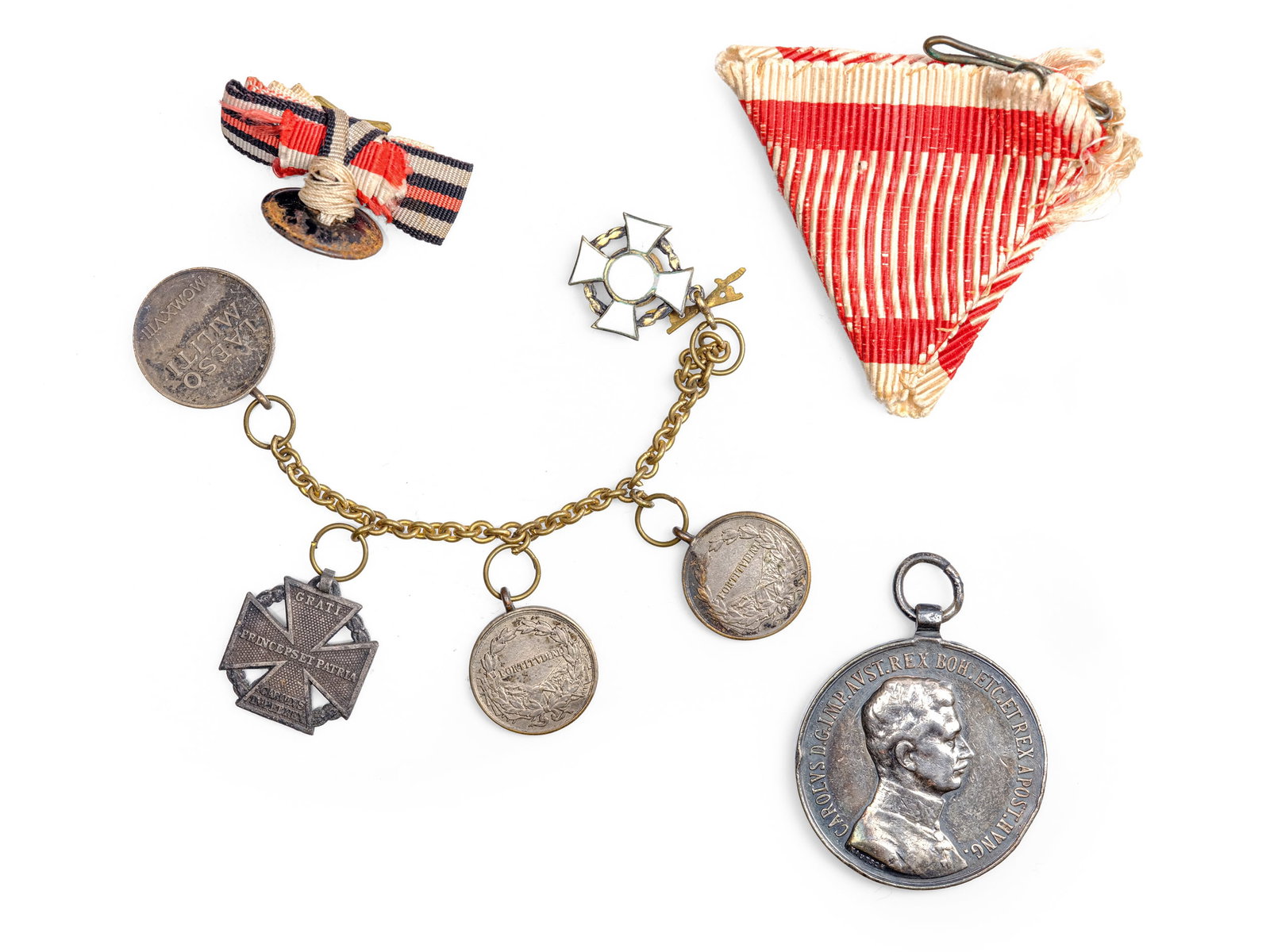 BUNDLE, MEDAL OF BRAVERY, SMALL MEDAL CHAIN: BundleMedal of Bravery, small medal chain and badge