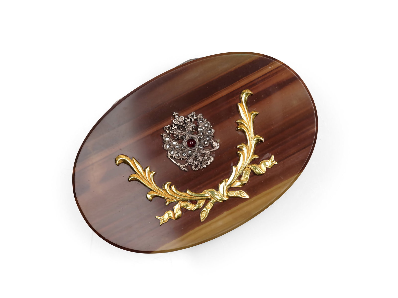 LIDDED AGATE BOX, GILT SILVER VINE DESIGN IN RELIEF, MARKED: Lidded agate boxGilt silver vine design in relief, marked (88 zolotniki)Crowned in the center with a silver relief of the Russian double-headed eagle Rose-cut diamond setting, total approx. 0.16 ctA r