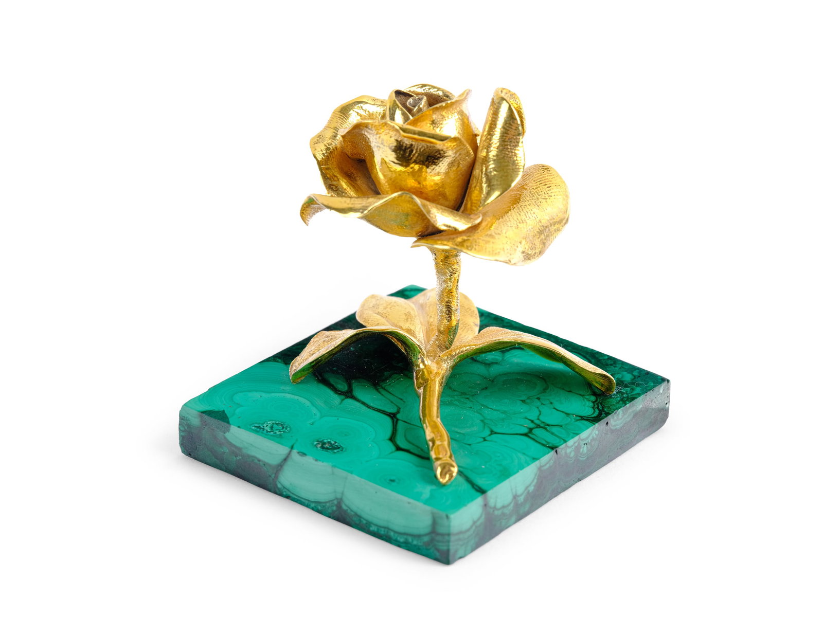 ROSE-SHAPED PAPERWEIGHT, GILT SILVER, HALLMARKED (88 ZOLOTNIKI): Rose-shaped paperweightGilt silver, hallmarked (88 Zolotniki)On a malachite baseRose height 5.3 cm, length 6.1 cmBase 5.8 x 5.3 cm, height 0.8 cmTotal weight 153 g