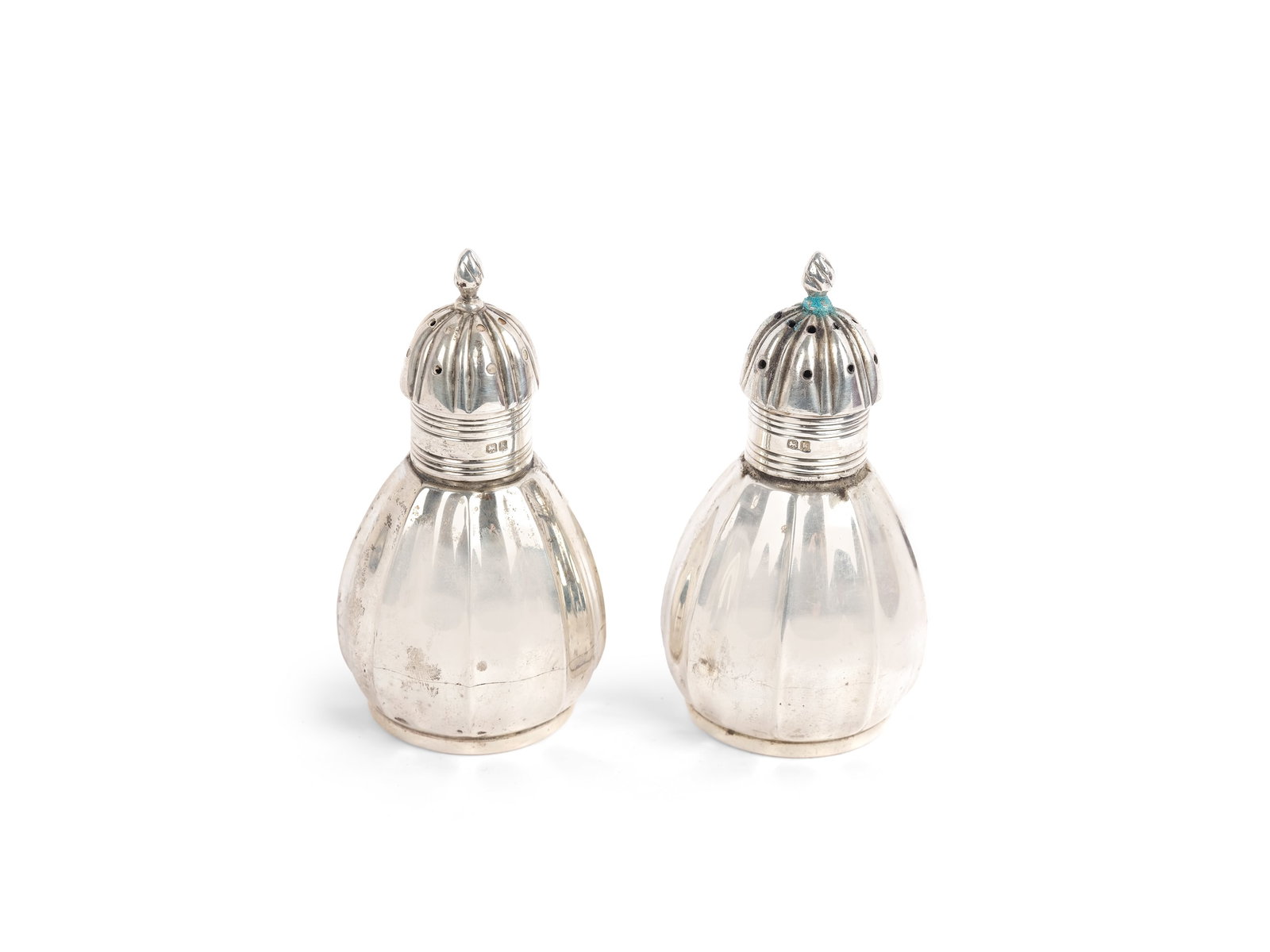 PAIR OF SPICE SHAKERS, ENGLAND, HALLMARKED SILVER (1 of 4)