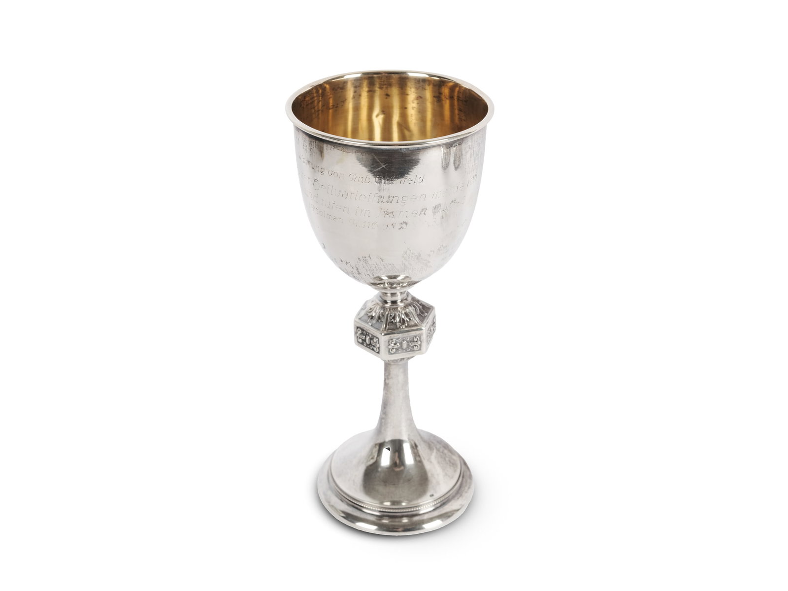 MEASURING CUP WITH INSCRIPTION, HALLMARKED SILVER: Measuring cup with inscriptionHallmarked silverHeight 19 cmWeight 152 gSlightly dented