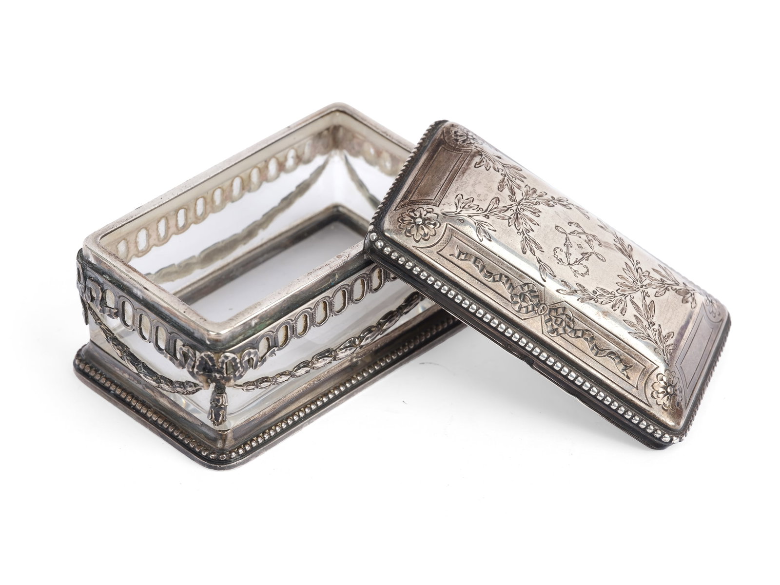 SILVER BOX WITH LID AND GLASS INSERT, HALLMARKED SILVER: Silver box with lid and glass insertHallmarked silver9 x 5.5 x 5 cmWeight with insert 215 g