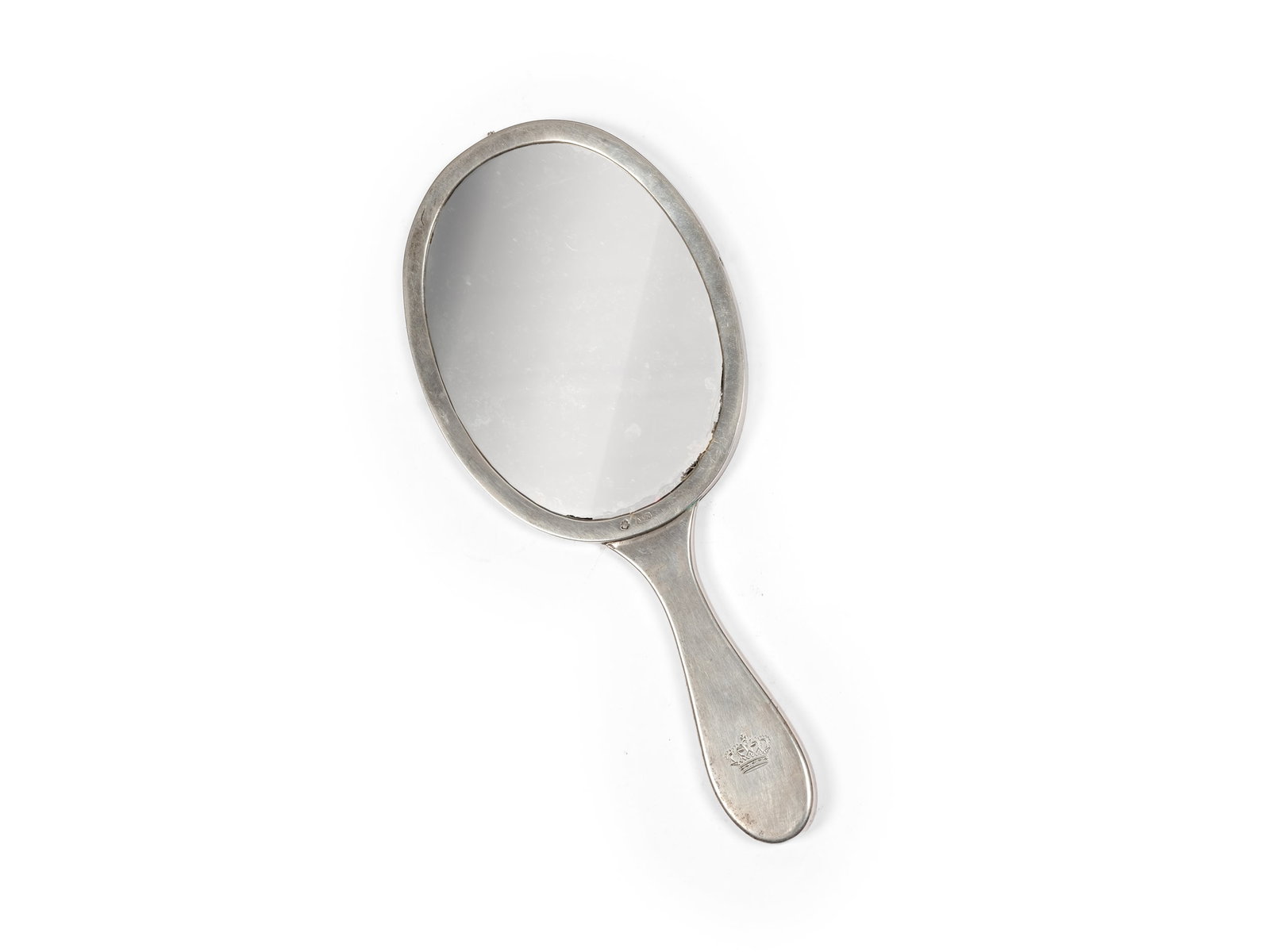 HAND MIRROR FROM THE ROYAL FAMILY, ENGRAVED ROYAL CROWN: Hand mirror from the royal familyEngraved royal crownHallmarked silverLength 24.2 cmTotal weight 211.5 g
