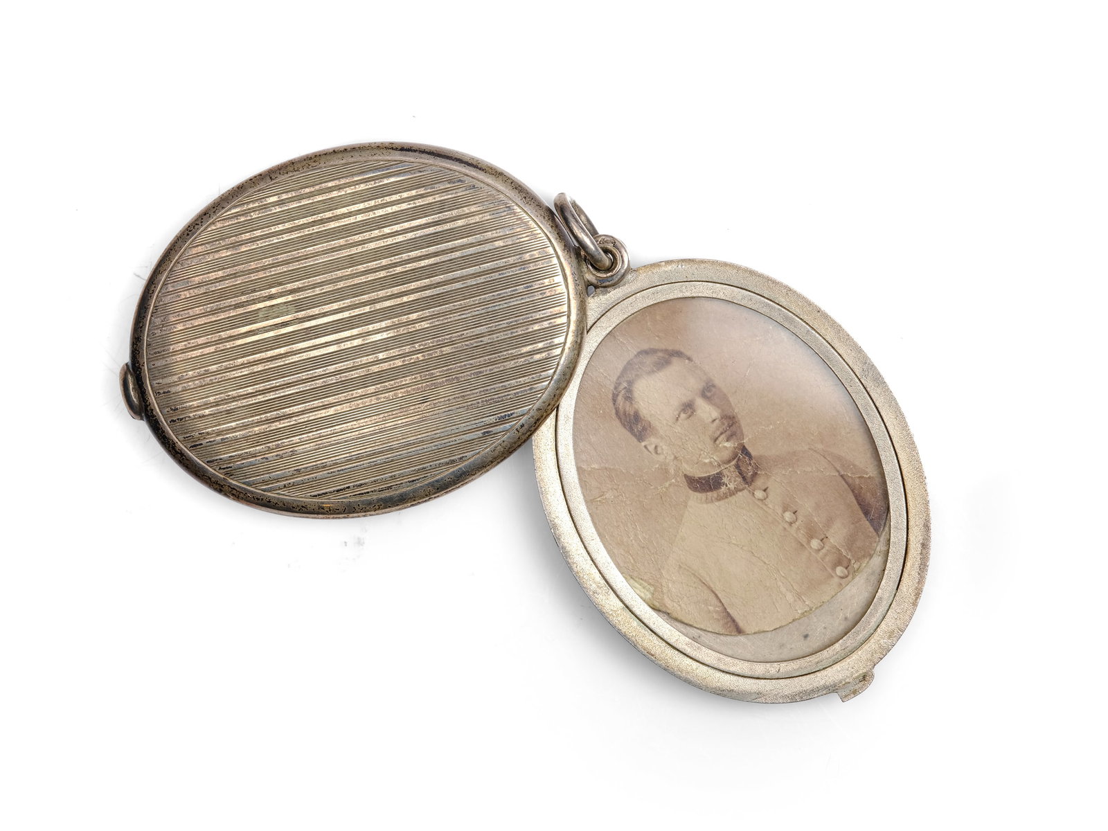 MEDALLION CIRCA 1910/20, SILVER: Medallion circa 1910/20SilverLength 5 cmWeight 29 g