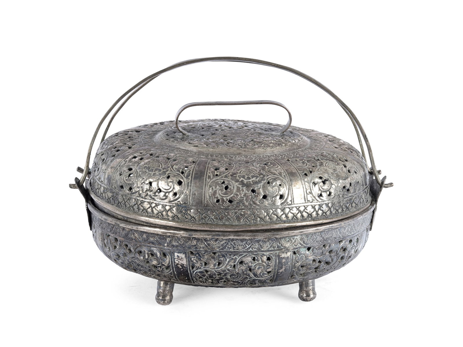 ORIENTAL CRICKET CAGE, UNMARKED SILVER: Oriental cricket cageUnmarked silverLength 22.5 cm, width 16 cm, height 17 cm with handleWeight 824 g