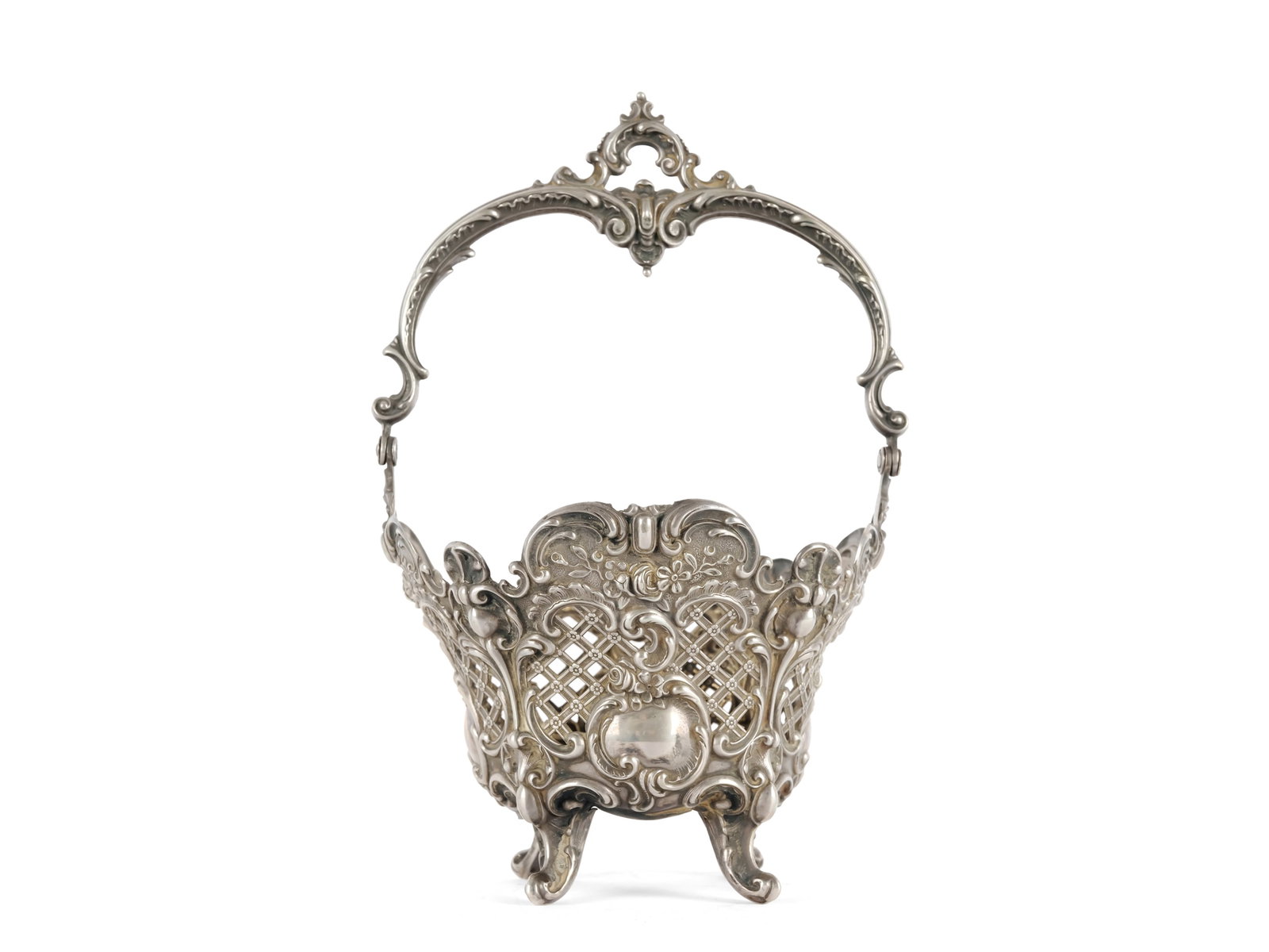 HANDLED BASKET, CIRCA 1900: Handled basketCirca 1900Hallmarked silverGlass insert missingHeight 24 cm, diameter 15 cmWeight 146 g