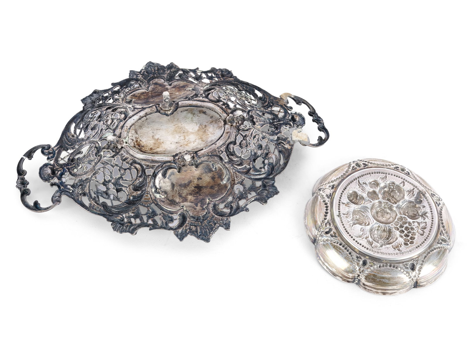 SILVER BOWL, GERMAN: Silver bowlGerman1892Openwork designDedication: "To the members of the German Stage Association 1867-1892"Hallmarked silverLength 25.5 cm, width 18 cmWeight 217 g