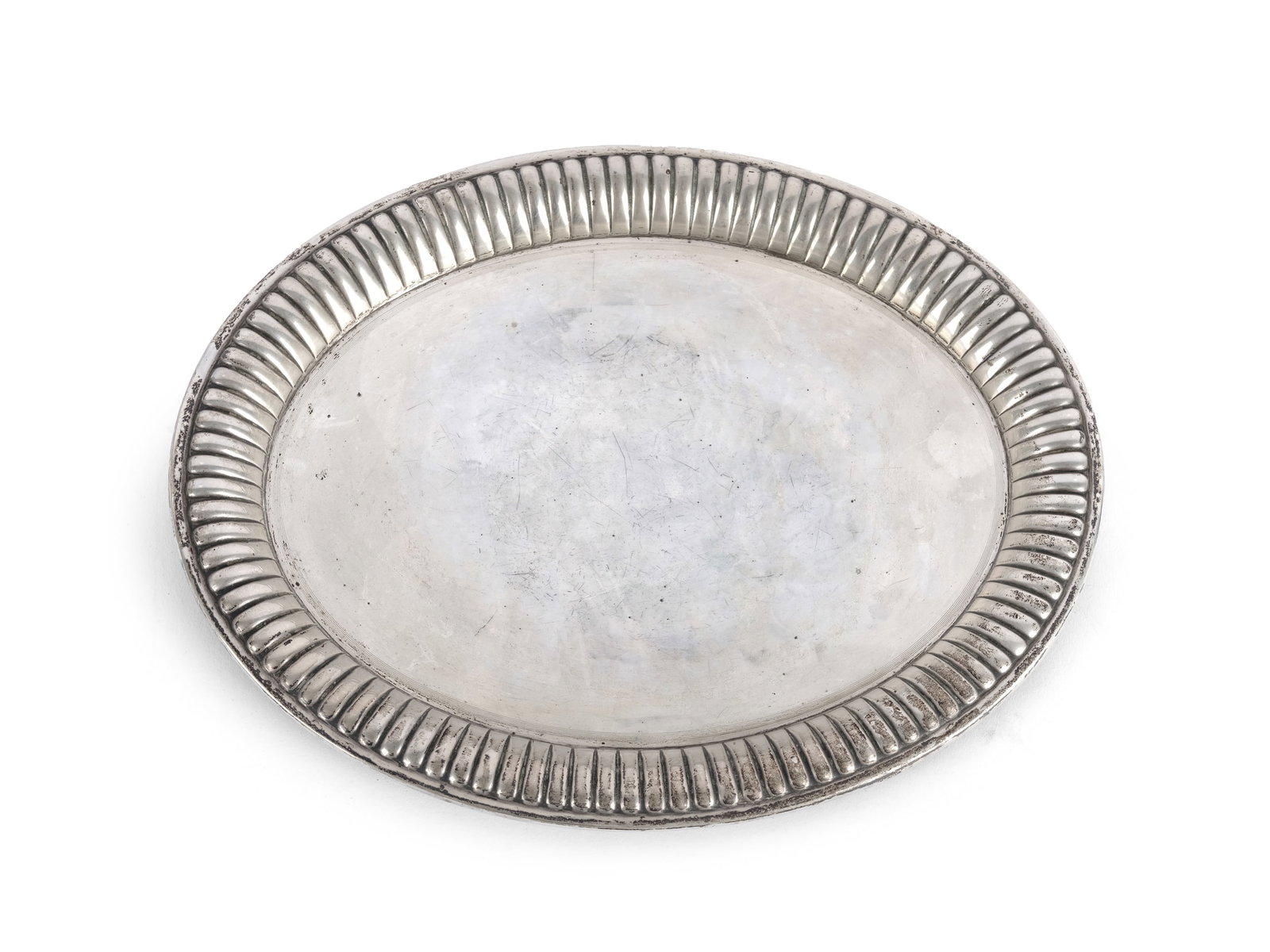 SMALL SILVER TRAY, CARL WEISHAUPT: Small silver trayCarl WeishauptCirca 1900/10Hallmarked silverLength 24 cm, width 19 cmWeight 254 g