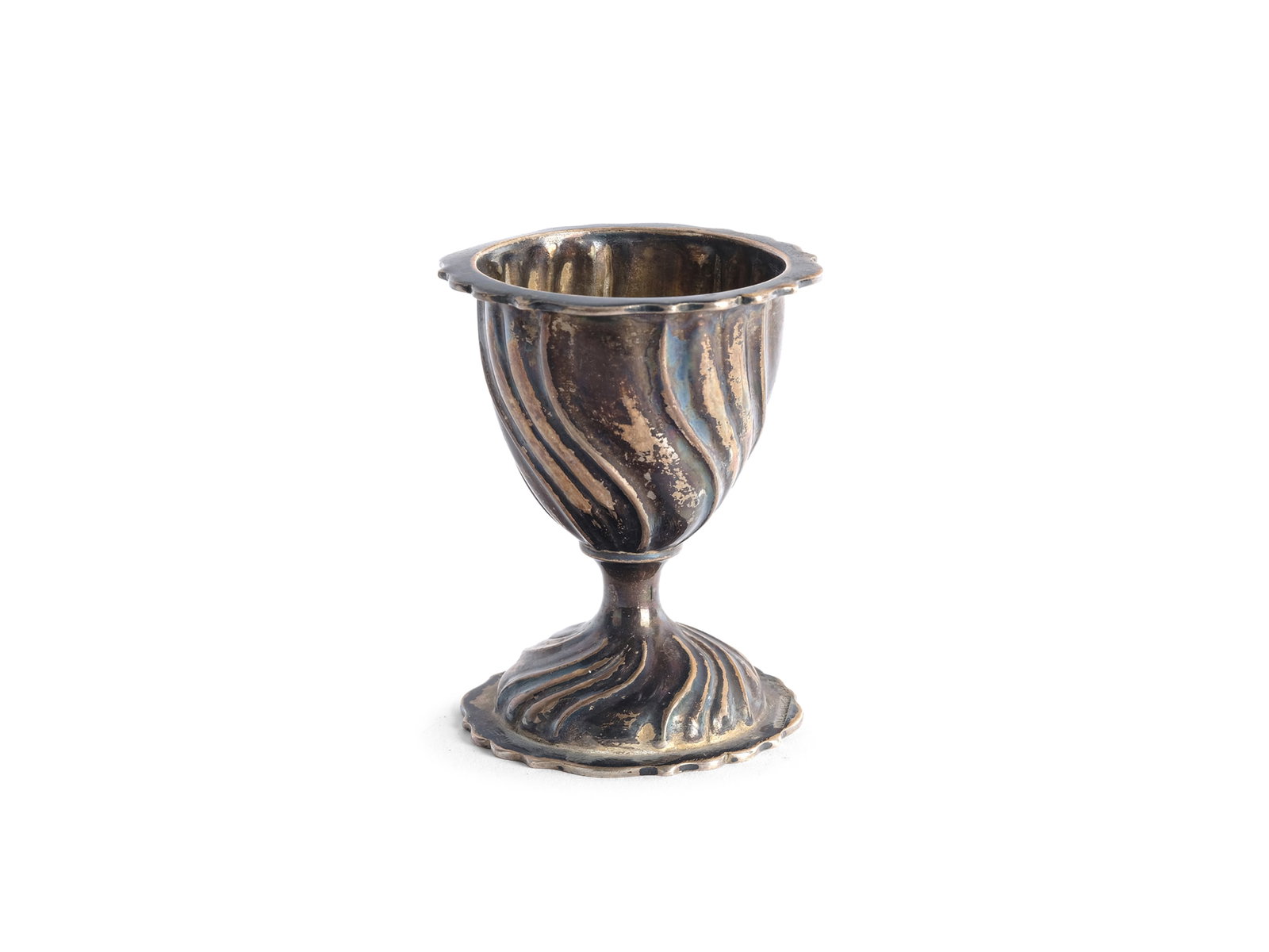 EGG CUP, CIRCA 1900: Egg cupCirca 1900Wollenweber ManufactoryHallmarked silverHeight 6.4 cm, diameter 5 cmWeight 44.5 gWith dents, surface damaged