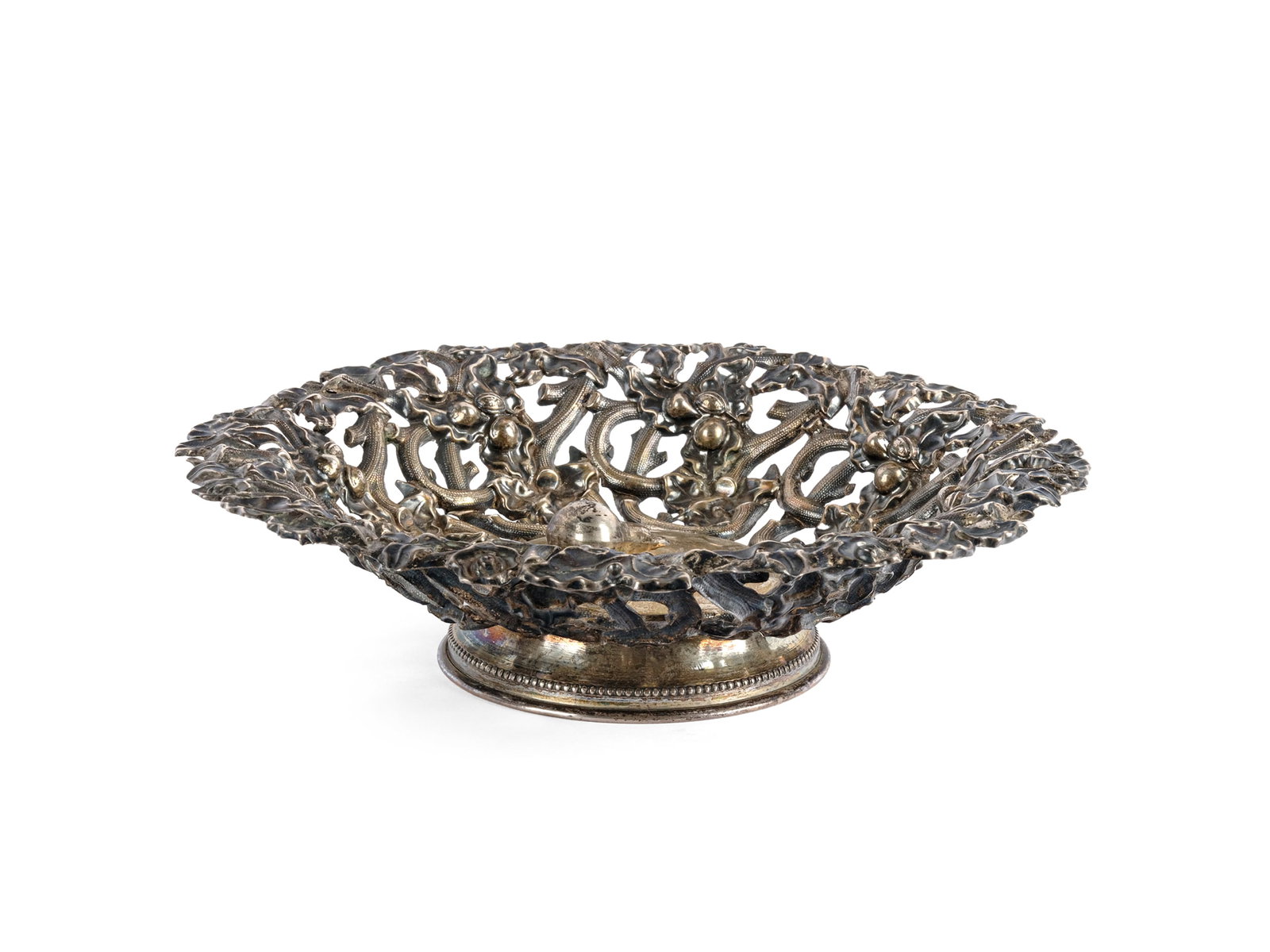 PASTRY BASKET, HALLMARKED SILVER (DIANA HEAD): Pastry basketHallmarked silver (Diana head)Diameter 20.5 cm, height 5 cmWeight 170 g