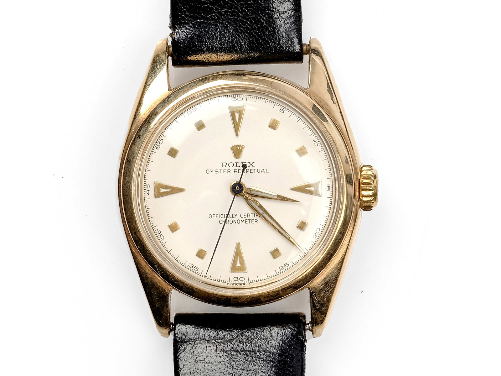 ROLEX, OYSTER PERPETUAL: RolexOyster PerpetualCirca 194914k yellow goldBlack leather strapDiameter 3.2 cmReference number 6048Weight 45.6 gWatch is running, movement not checked, no warranty.