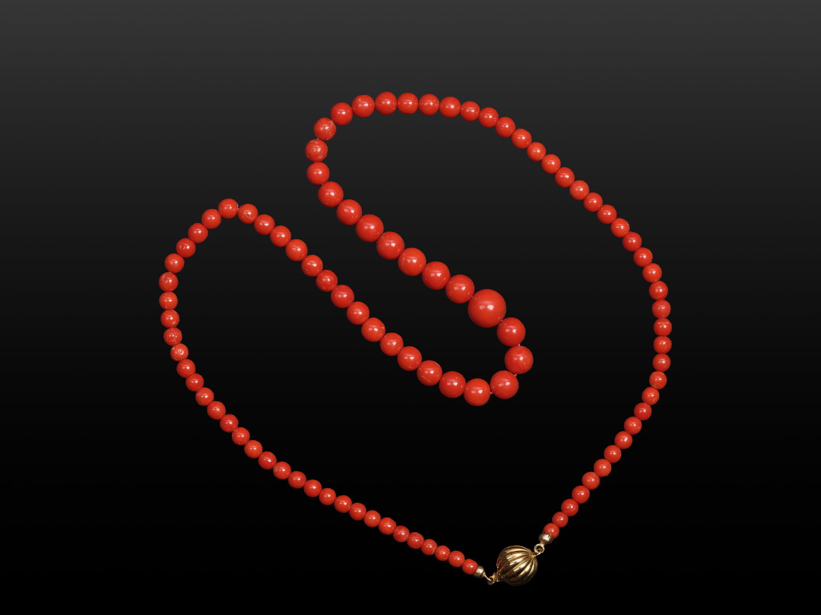 CORAL NECKLACE, CLASP IN 18-KARAT YELLOW GOLD (1 of 1)