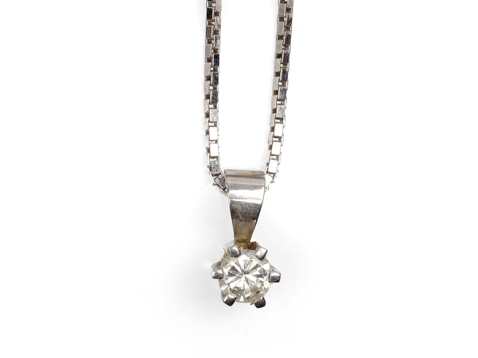 NECKLACE WITH PENDANT, 14 KT WHITE GOLD, HALLMARKED: Necklace with pendant14 kt white gold, hallmarkedPendant with brilliant-cut diamond, approx. 0.5 ct, high color and clarityTotal length 43 cmTotal weight 5.8 g