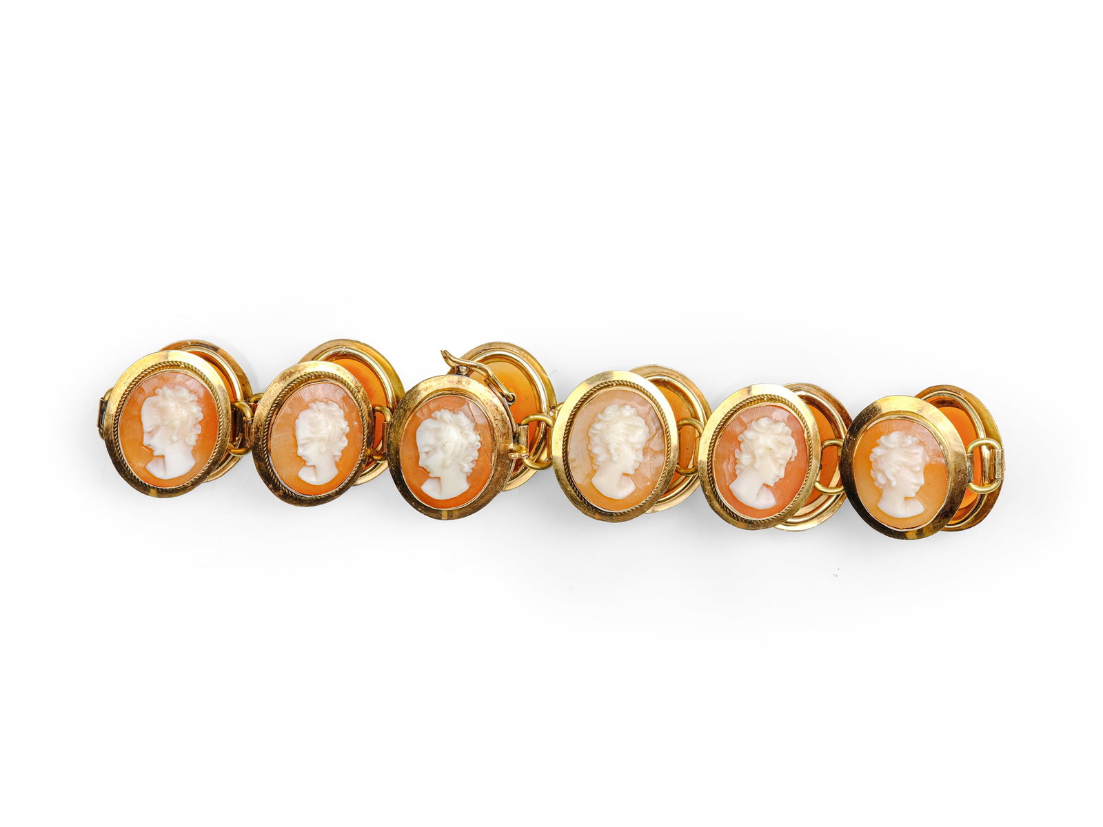 CAMEO BRACELET WITH ENGRAVED PORTRAITS OF WOMEN,, 18-KARAT YELLOW GOLD: Cameo bracelet with engraved portraits of women, 18-karat yellow goldLength 19.5 cmWeight 19 g