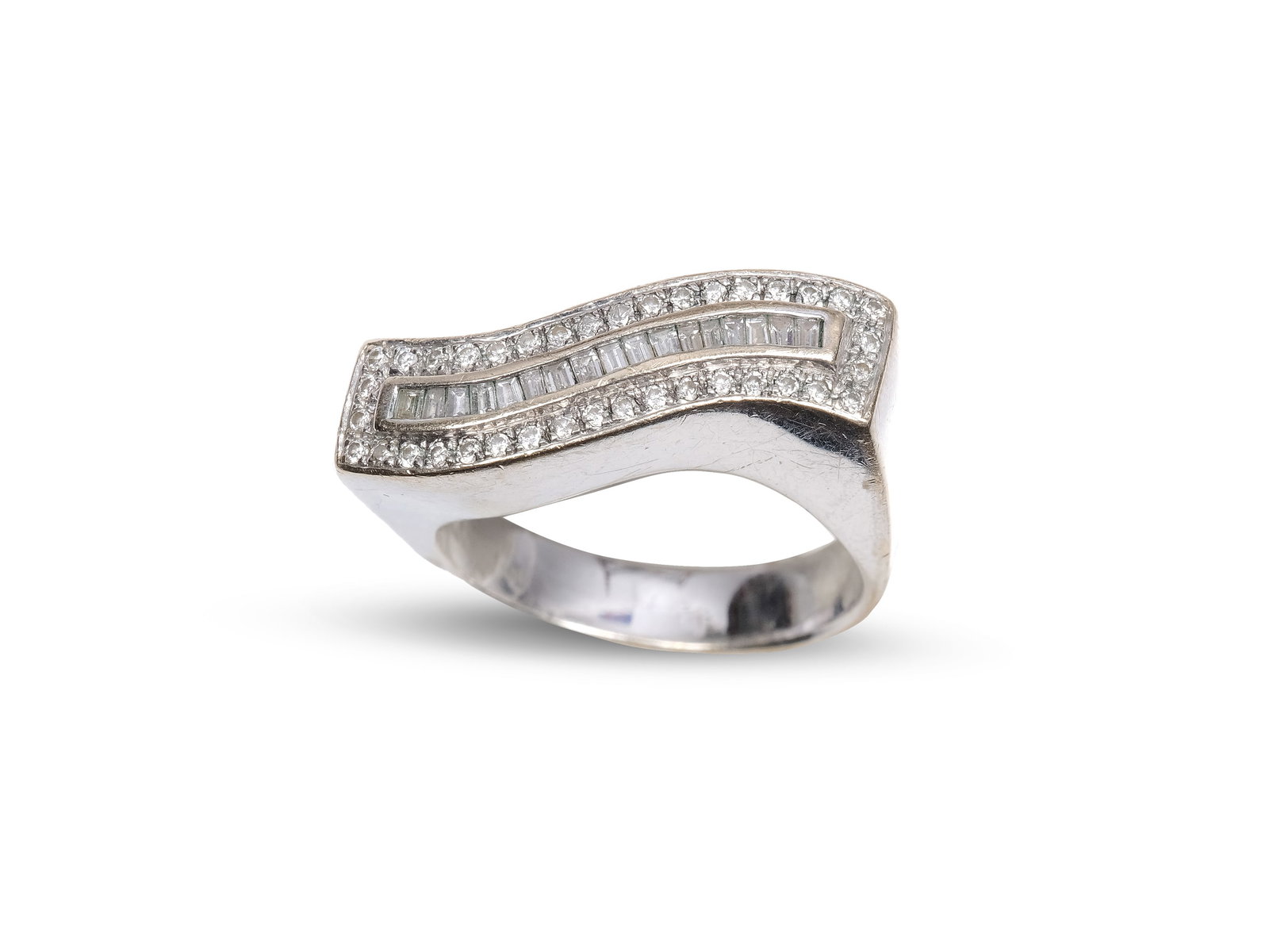 WOMEN'S RING, 18 KT WHITE GOLD (1 of 2)