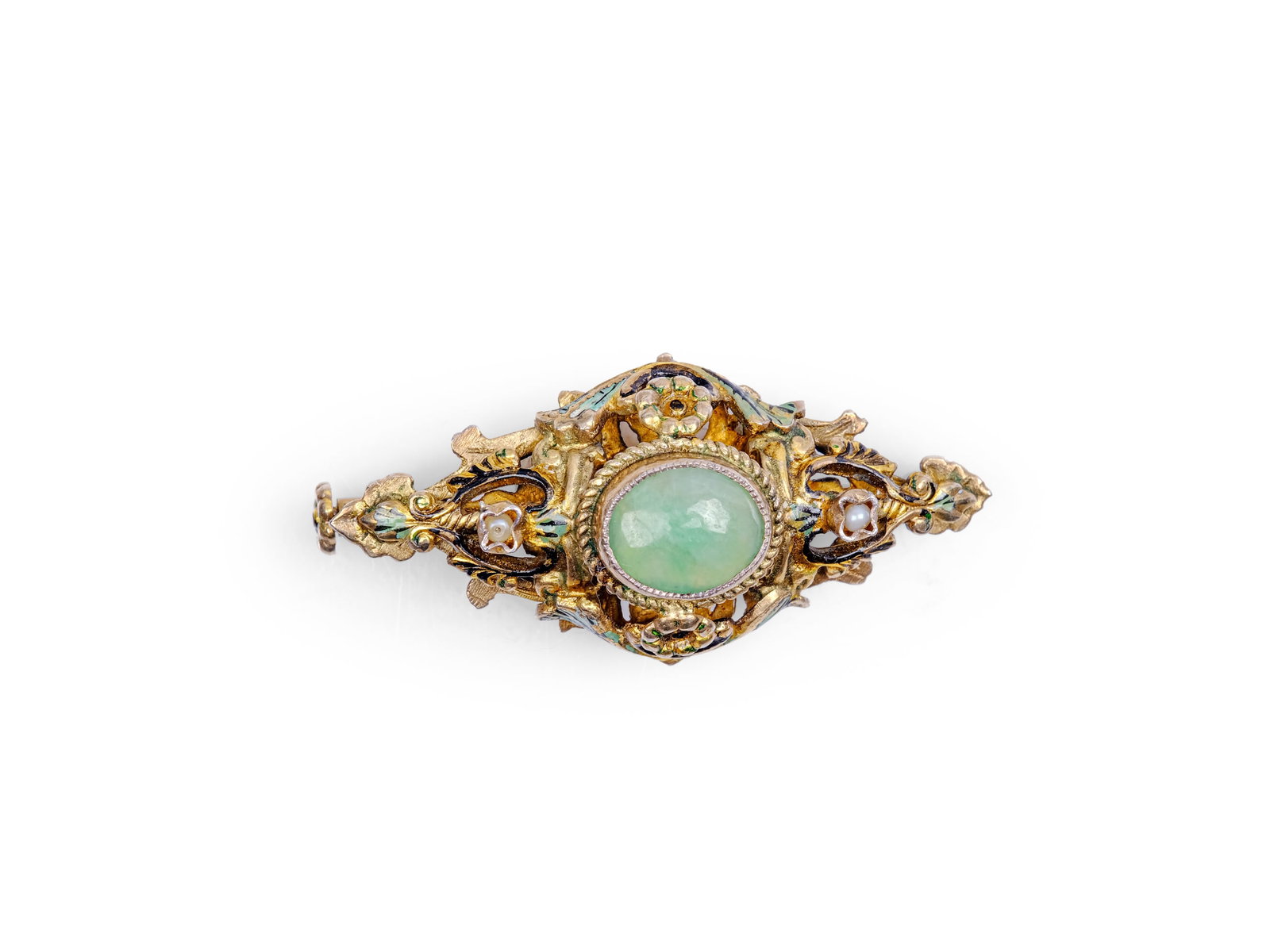 BROOCH, 19TH CENTURY: Brooch19th centuryHallmarked silver, gilt and enameledChalcedony in the center, two small pearlsLength 4 cmWeight 7.9 g