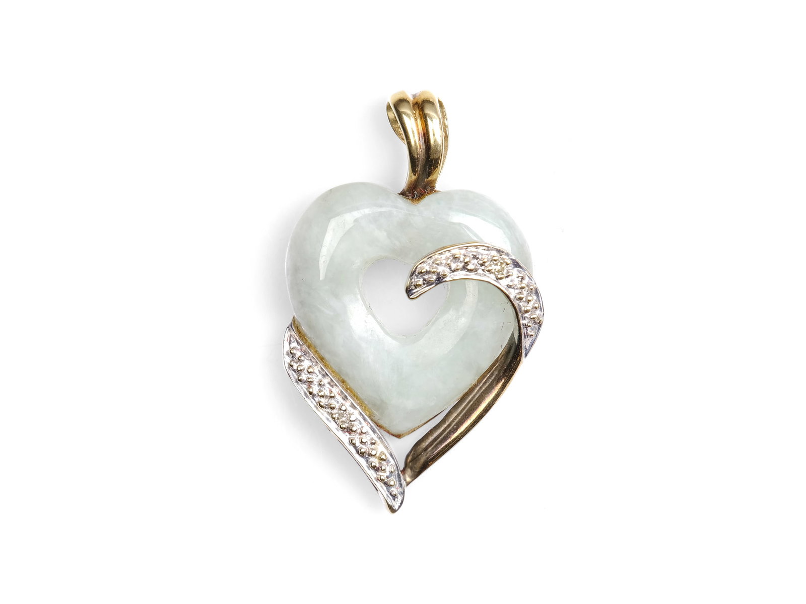 HEART PENDANT, 9 KT YELLOW GOLD WITH JADE: Heart pendant9 kt yellow gold with jadeand brilliant-cut diamonds or zirconiaLength 3 cmWeight 3 g