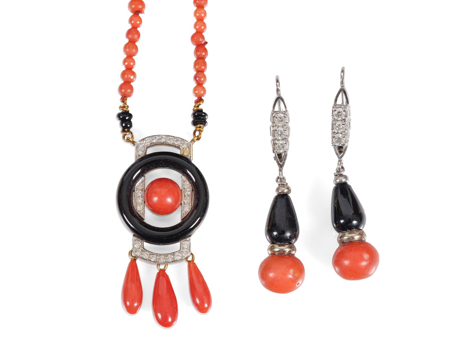 ART DECO JEWELRY SET, 1920S/1930S: Art Deco jewelry set 1920s/1930s 18-karat yellow and white gold Coral, onyx, and brilliant-cut diamonds Chain length 42 cm Pendant 4.5 cm Earring length 5 cm Total weight 25 g