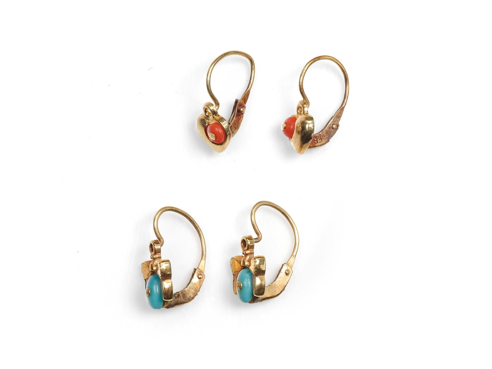 2 PAIRS OF CHILDREN’S EARRINGS, 14-KARAT YELLOW GOLD: 2 pairs of children’s earrings14-karat yellow goldSet with turquoise and coralLength 1.4 cmWeight 2.1 g
