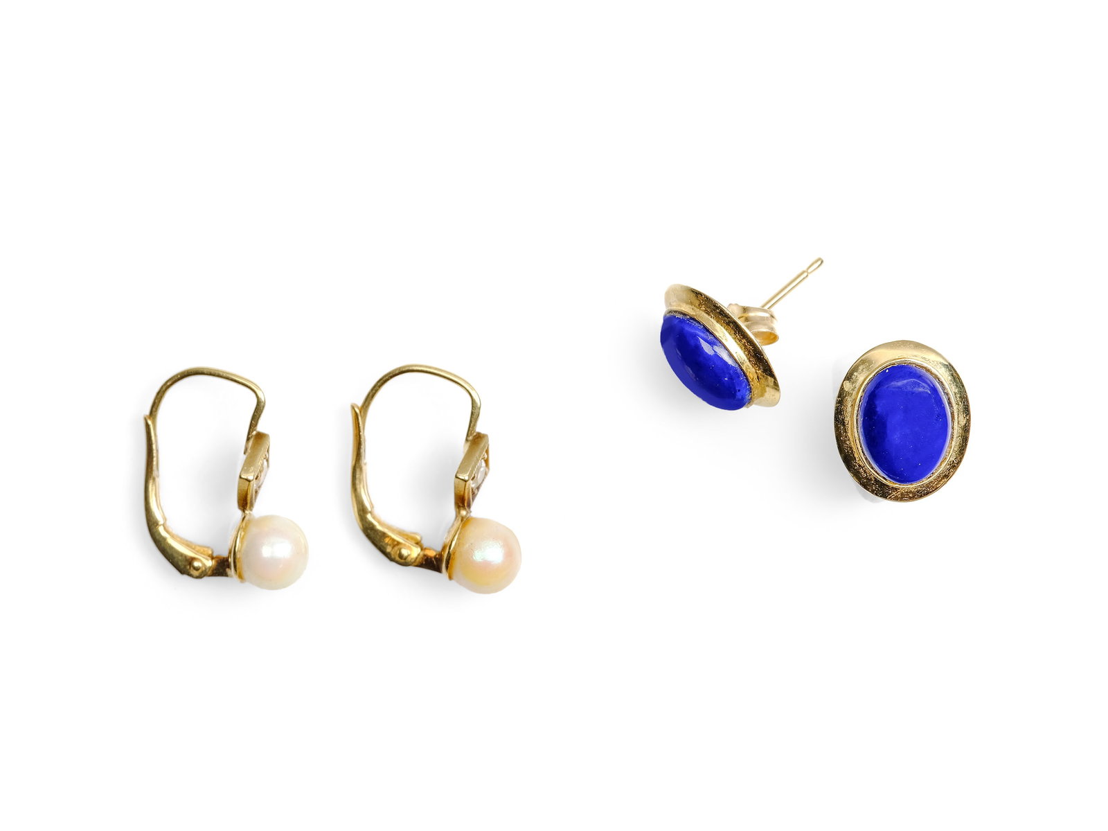 BUNDLE:, PAIR OF EARRINGS: Bundle: Pair of earringsPair of stud earrings14 kt yellow goldWeight 3 g