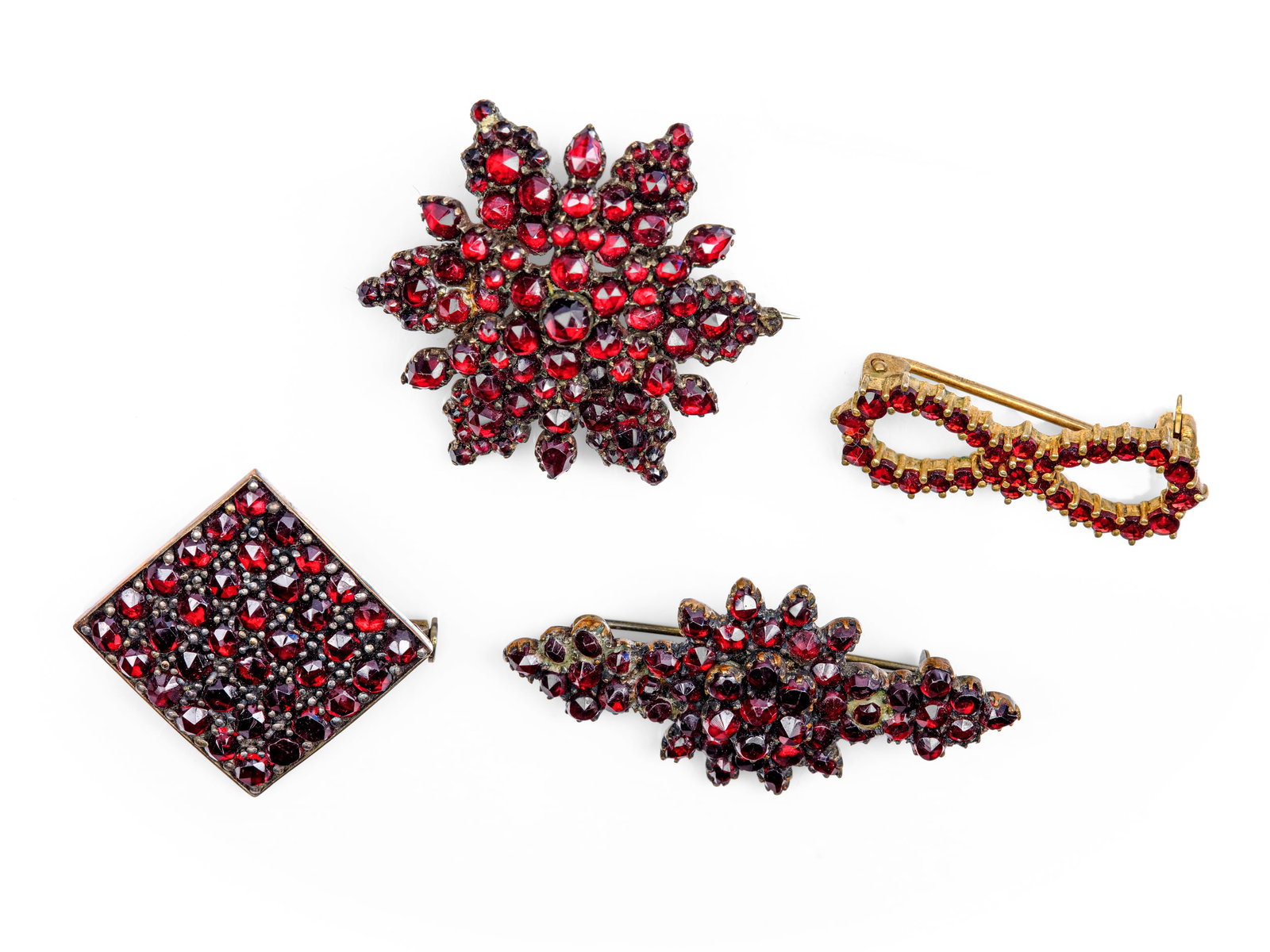 BUNDLE: 4 GARNET BROOCHES, CIRCA 1900/20 (1 of 1)
