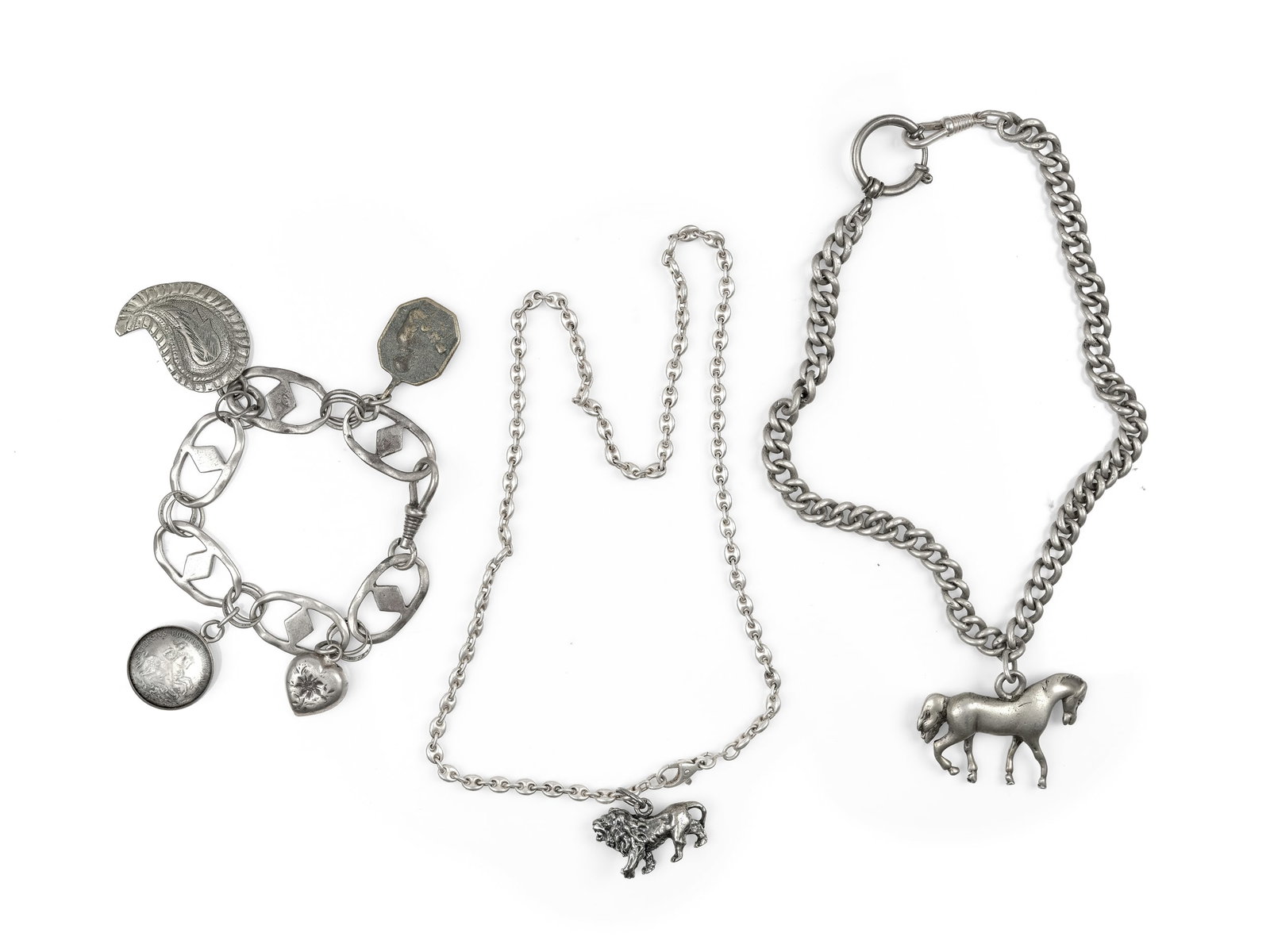 BUNDLE: CHARM BRACELET and 2 CHAINS WITH ANIMAL PENDANTS, SILVER: Bundle: Charm bracelet and 2 chains with animal pendantsSilverLion chain, length 50 cmTotal weight 164.4 g