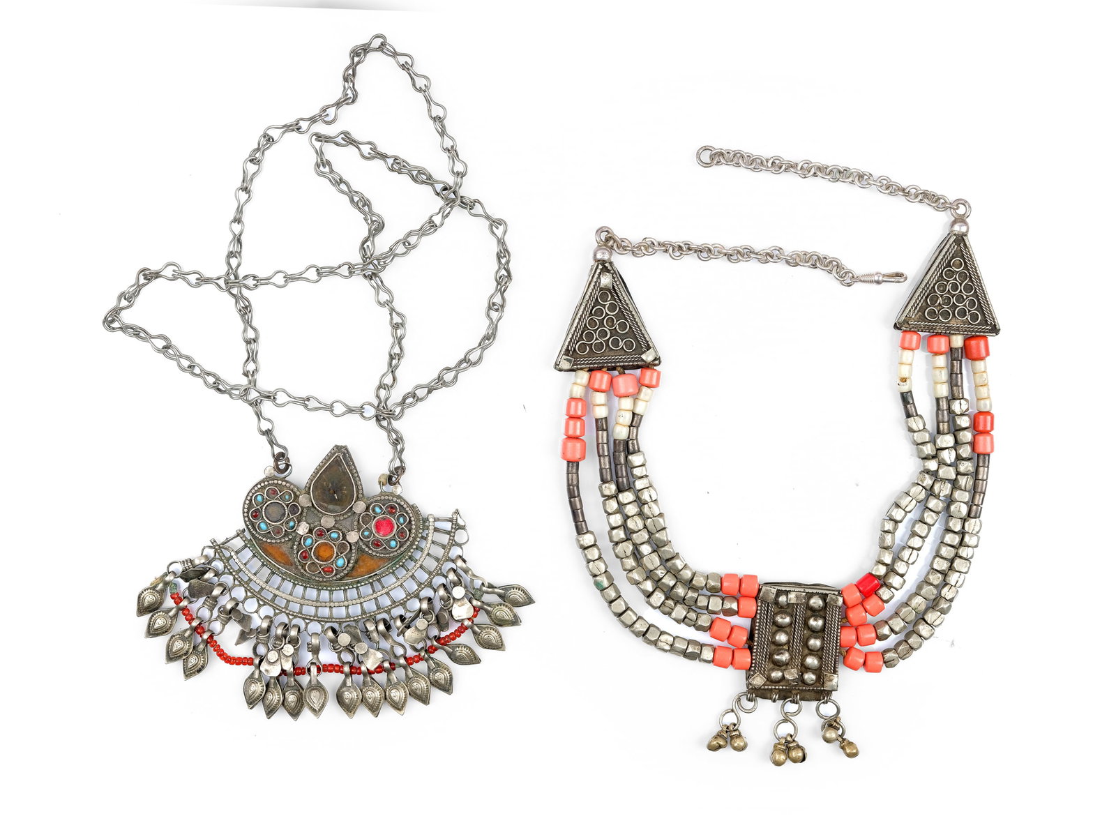 BUNDLE OF AMULETS, AFGHANISTAN/YEMEN: Bundle of amulets Afghanistan/YemenMetal and colorful semi-precious stonesLarge amulet 9 x 12.5 cmAmulet with stone and metal beads, length 50 cmTotal weight 229 g