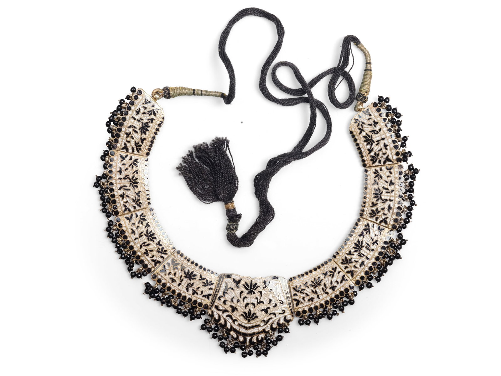 MUGHAL-STYLE NECKLACE, ART DECO, FRANCE, CIRCA 1930: Mughal-style necklaceArt Deco, France, circa 1930Gilt silver andenameledCrescent-shaped necklace, outer length 38 cmChain 60 cmWeight 65 g