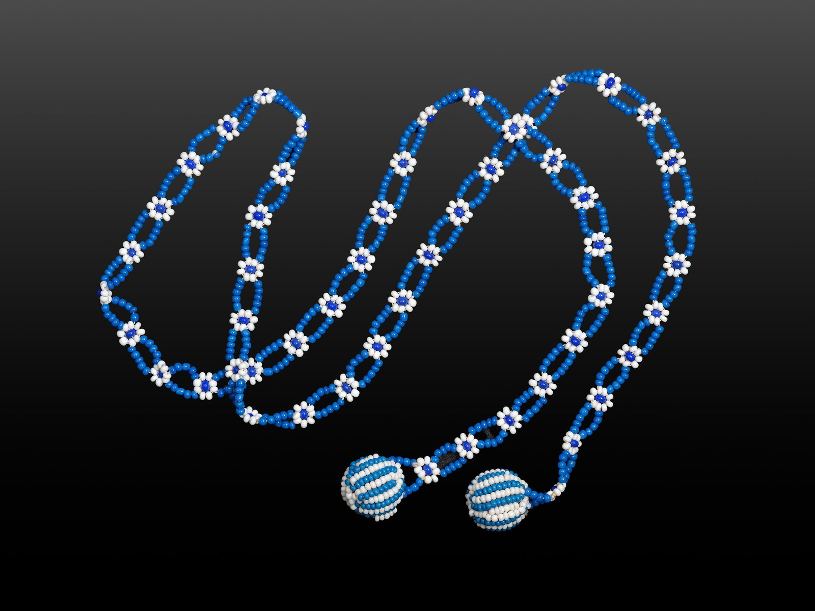 NECKLACE, IN THE STYLE OF THE WIENER WERKSTAeTTE: NecklaceIn the style of the Wiener WerkstaetteCirca 1910/20Length 80 cm