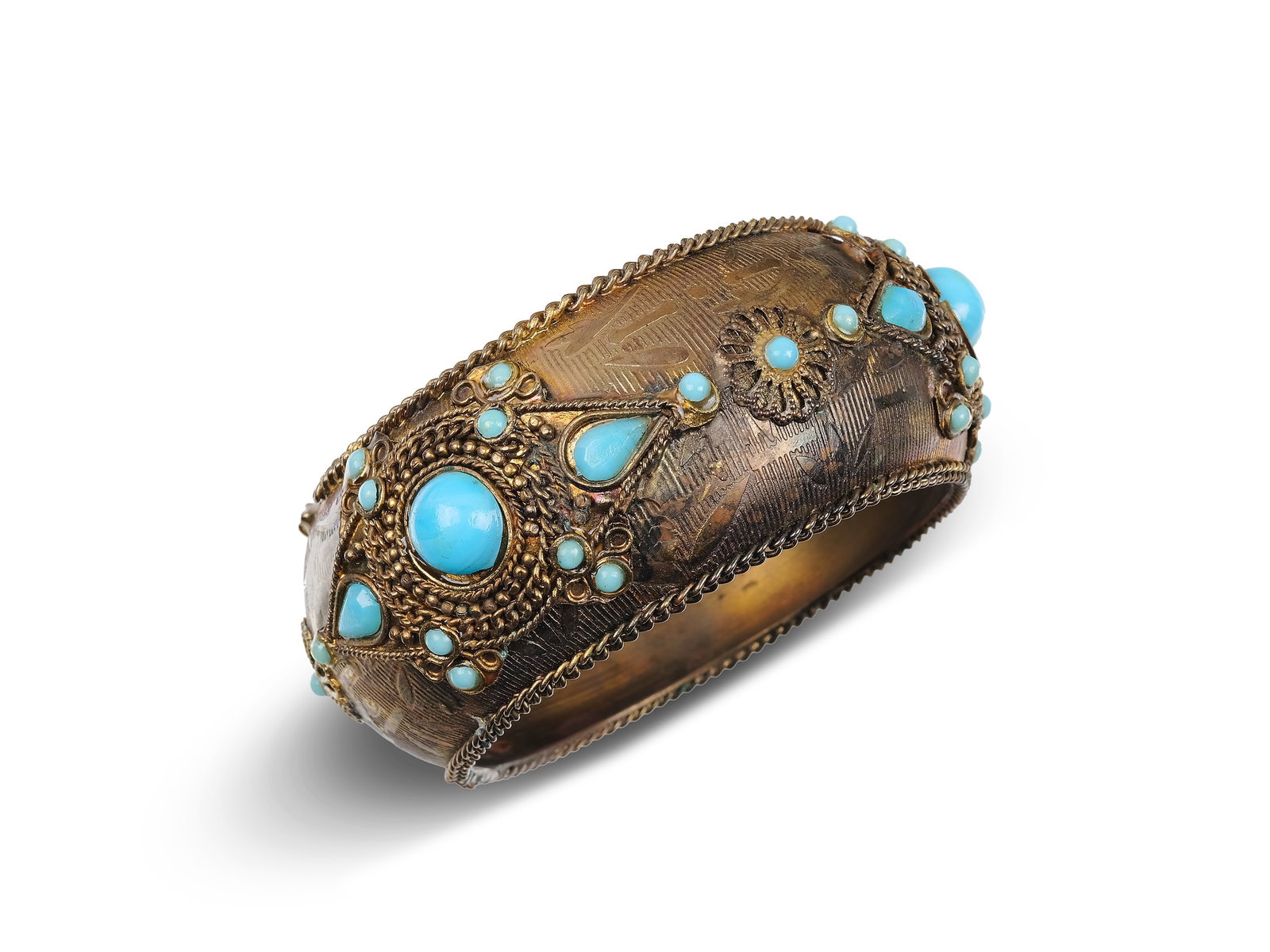 ORIENTAL BANGLE, PROBABLY SILVER WITH TURQUOISE: Oriental bangle Probably silver with turquoise,Inner diameter 6.7 cmWeight 86.9 gHigh-quality craftsmanship!