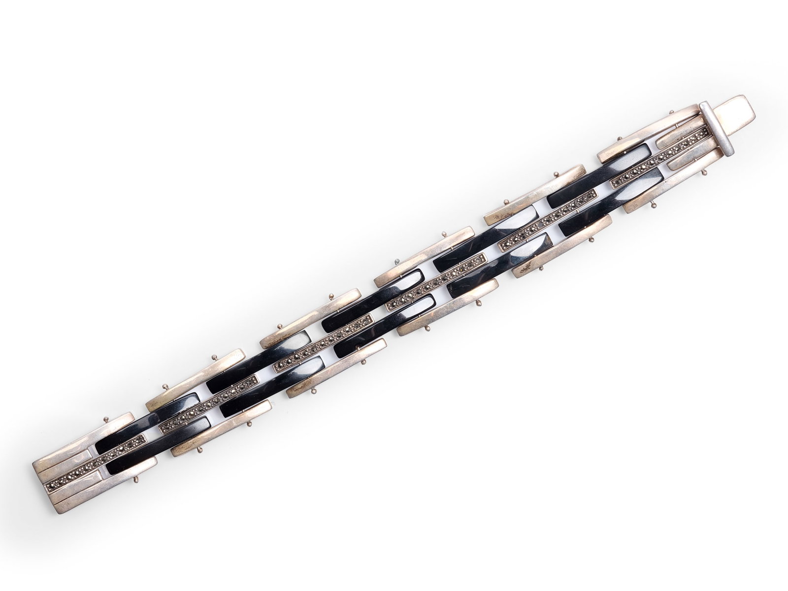 BRACELET, SILVER: BraceletSilver Onyx and marcasiteLength 20 cm, width 1.9 cmWeight 65 gSigned Loisir
