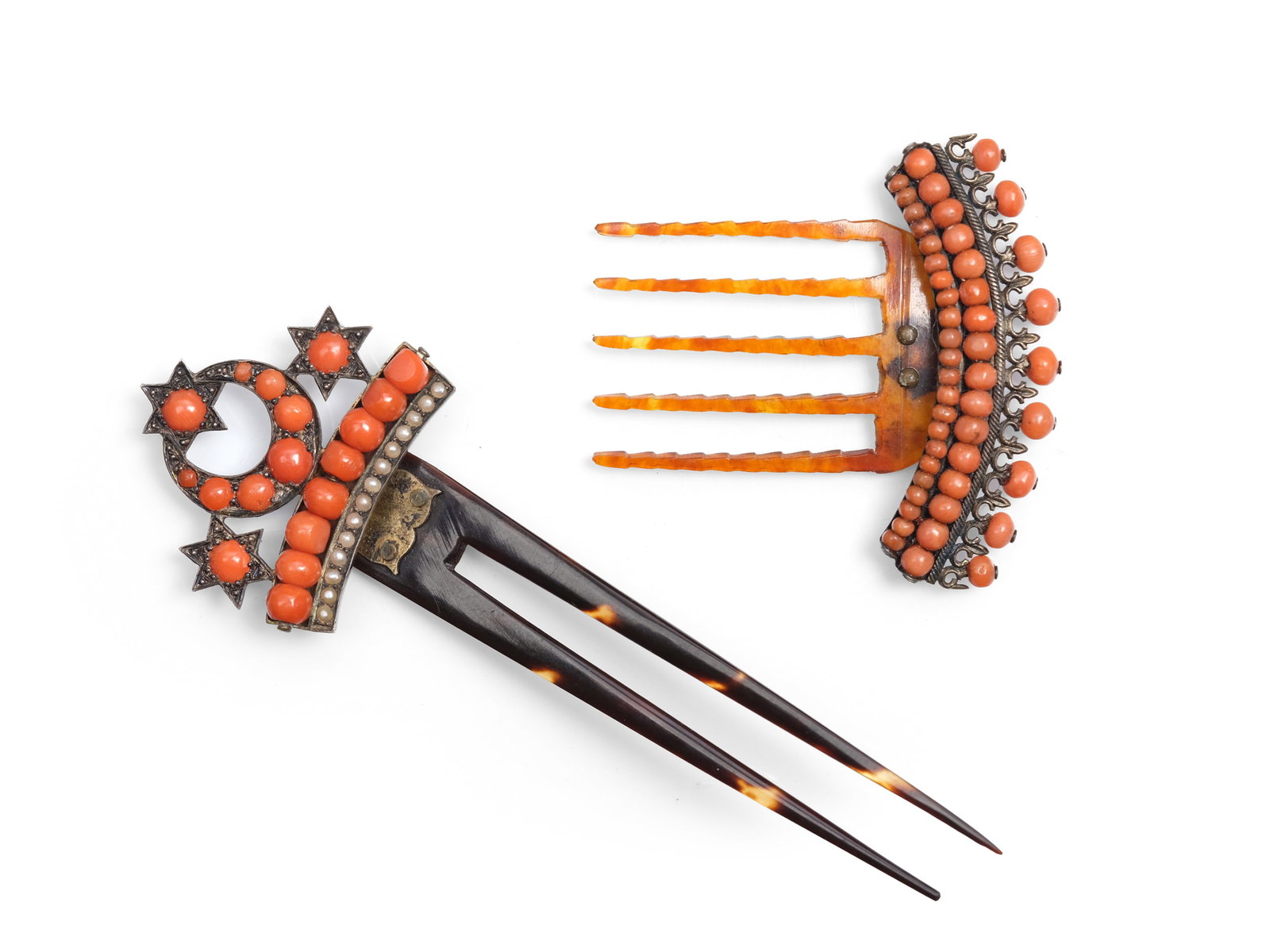 PAIR OF HAIR COMBS, ENAMEL WITH CORAL AND PEARLS: Pair of hair combsEnamel with coral and pearlsLength 9.5 cm and 5.3 cm