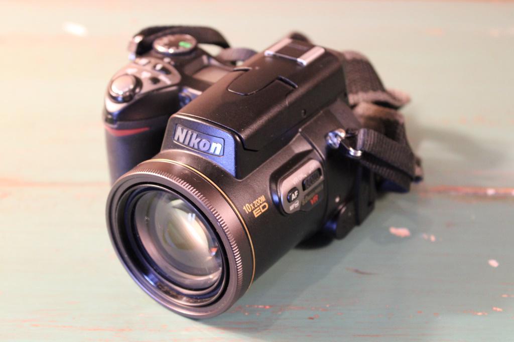 Nikon Cool Pix 10X Zoom E8800: Nikon Cool Pix 10X Zoom E8800 with case