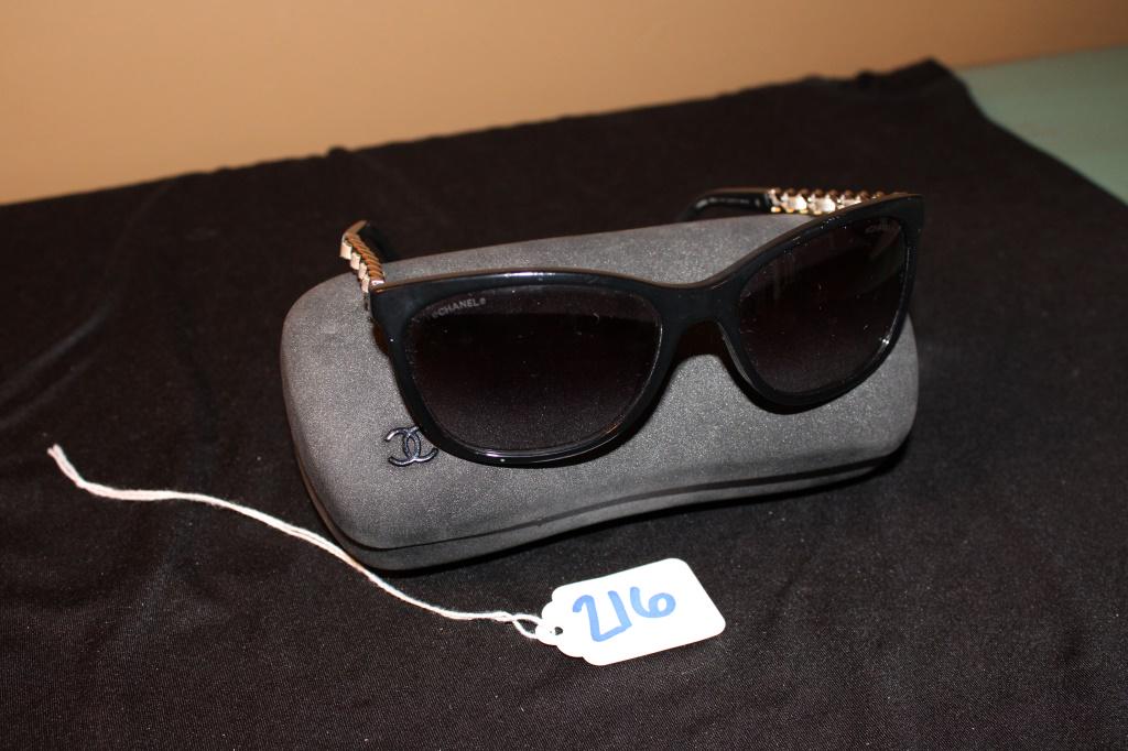 Chanel Ladies Sunglasses: Used Chanel Ladies Sunglasses with Roped Edge