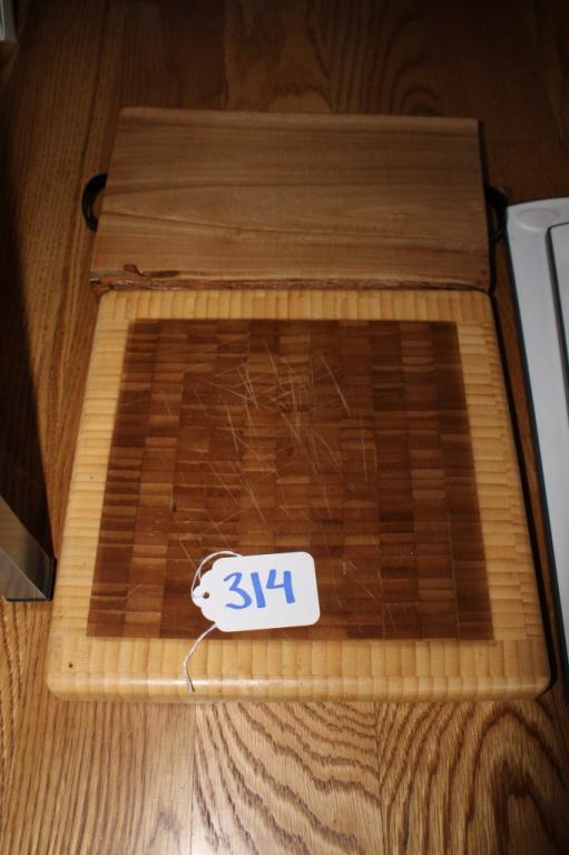 2 Wood Cutting Boards: 2 Wood Cutting Boards