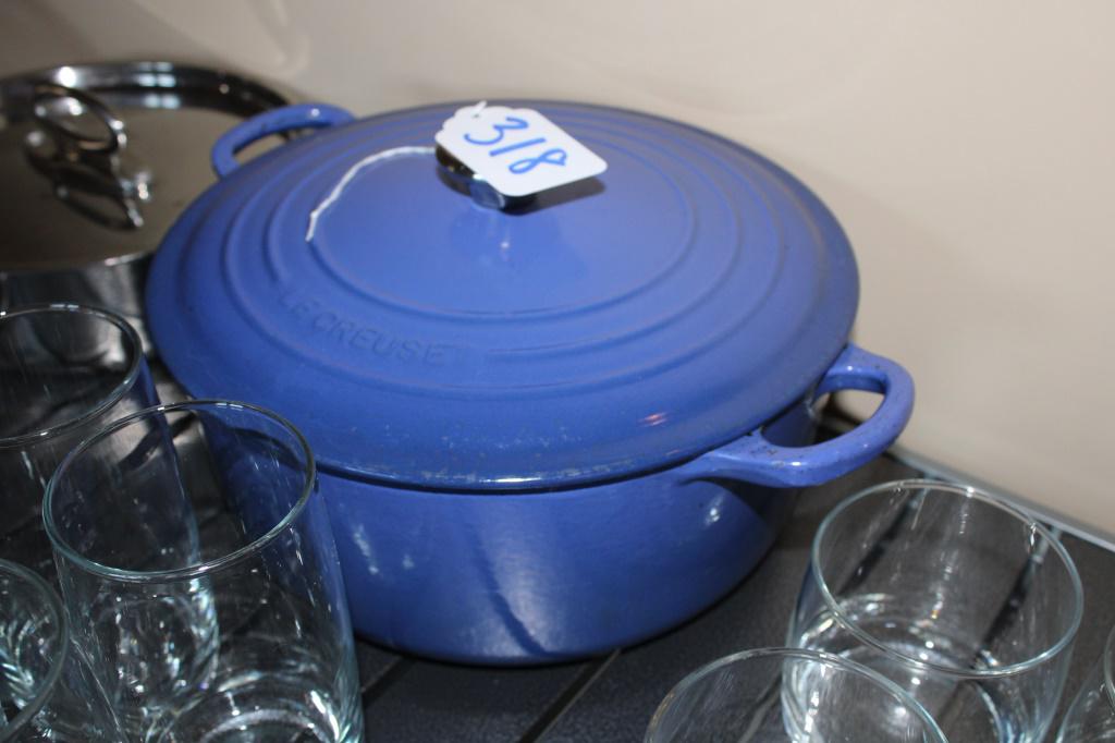 Le Creuset 10" Dutch Oven: Le Creuset 10" Dutch Oven