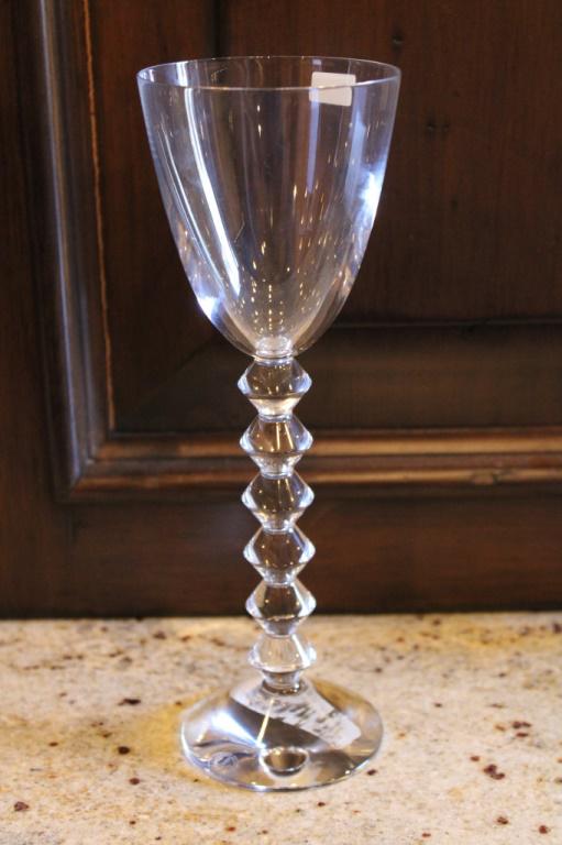 Baccarat 9" Wine Glass: Baccarat 9" Wine Glass THE GLASSES ARE 2X THE BID. BUYERS PLEASE NOTE THIS ITEM IS YOUR BID TIMES 2. BUYER'S INVOICE WILL READ INCORRECTLY UNTIL PAYMENT IS DUE. WE WILL HAVE AN UPDATED INVOICE AT THAT