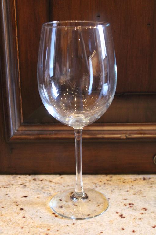9" Crystal Wine Glass: 9" Crystal Wine Glass THE GLASSES ARE 12X THE BID. BUYERS PLEASE NOTE THIS ITEM IS YOUR BID TIMES 12. BUYER'S INVOICE WILL READ INCORRECTLY UNTIL PAYMENT IS DUE. WE WILL HAVE AN UPDATED INVOICE AT THA