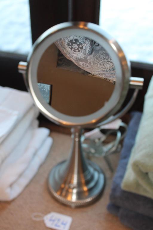Vanity Magnifying Makeup Mirror: Vanity Magnifying Makeup Mirror