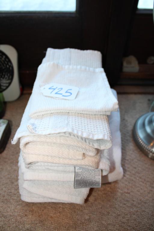 Stack of White Hand Towels: Stack of White Hand Towels