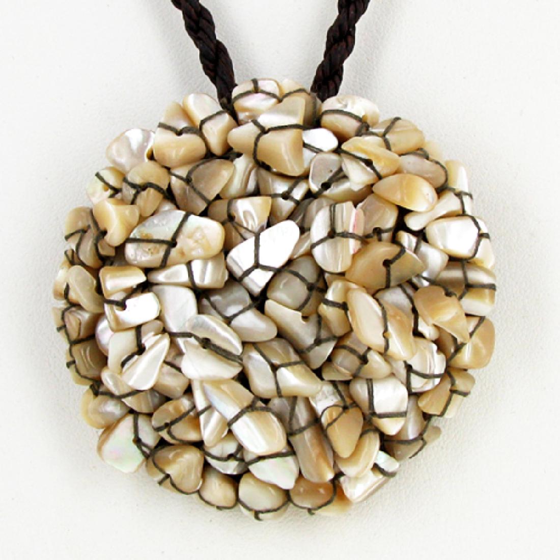Shell Choker Necklace: Well made piece