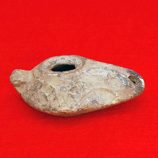 Rare Ancient Holy Land Judean Oil Lamp 2000 Y/O: Rare intact Holy Land Judean clay (usually these are broken) oil lamp; excellent earth patina; found intact in Syria; 4"; approximately 100 AD