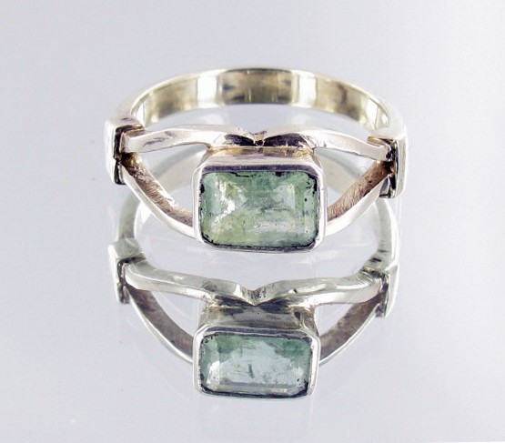 20ctw Untreated Colombian Emerald Sterling Ring: Excellent well-crafted piece; gems with treatment