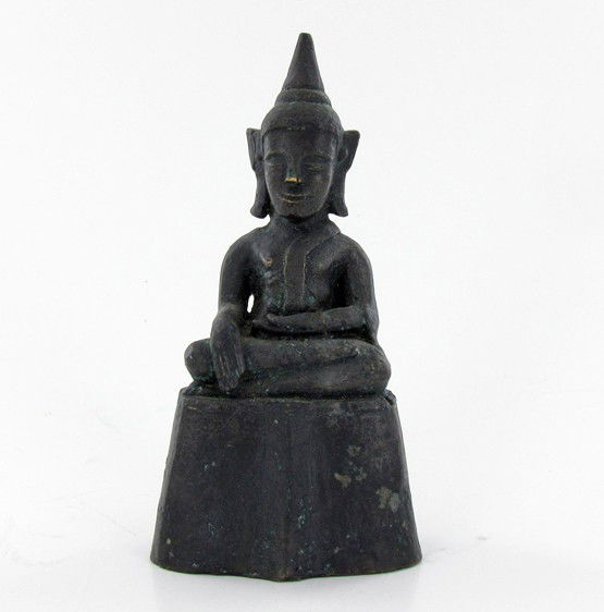Thai Antique Bronze Seated Big Ear Buddha: Excellent antique heavy bronze; legs crossed with 1 open palm and one ward off evil palm; 4"